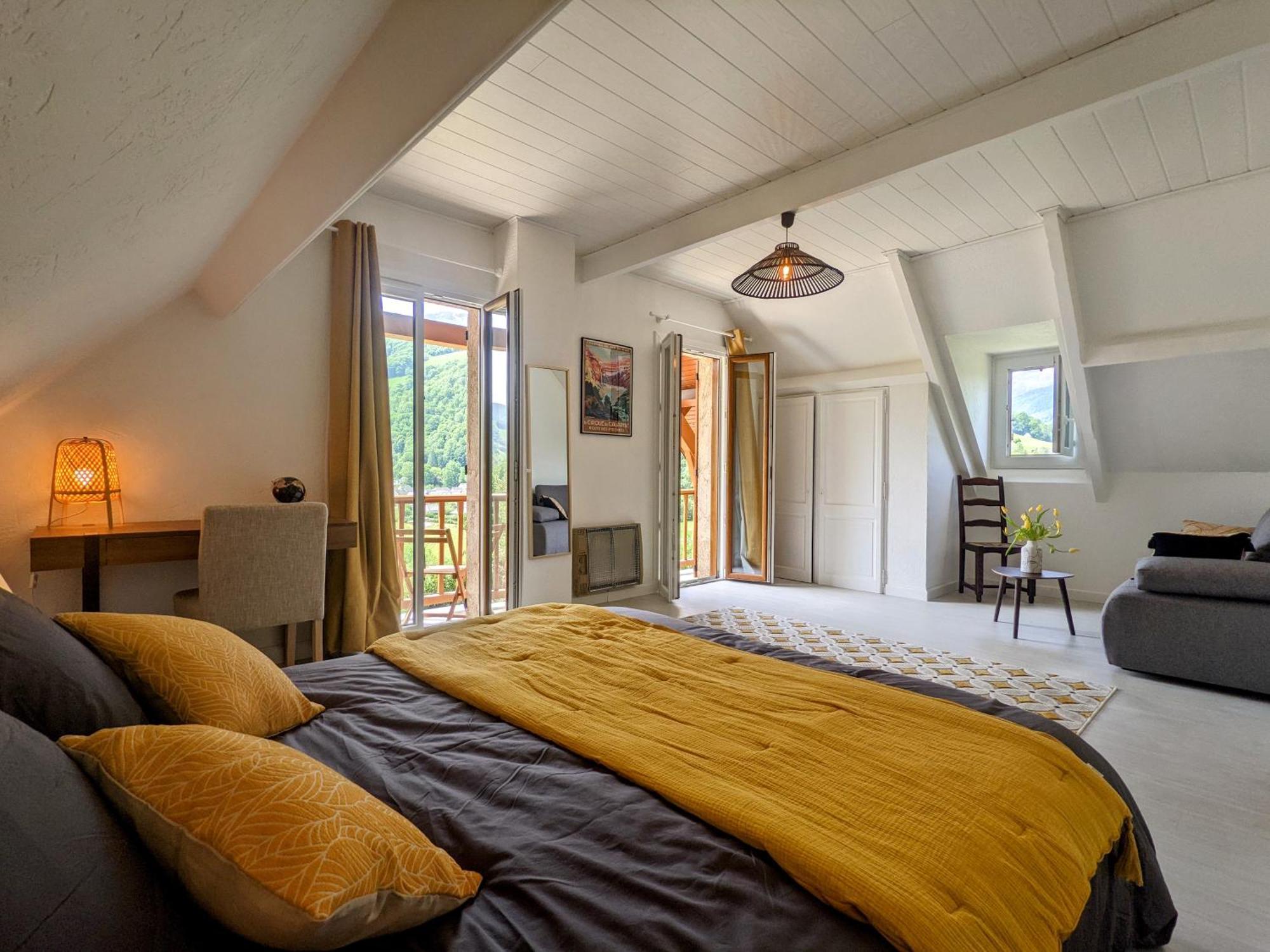 La Bigourdane Grand Gite Confortable & Spa Campan Exterior photo