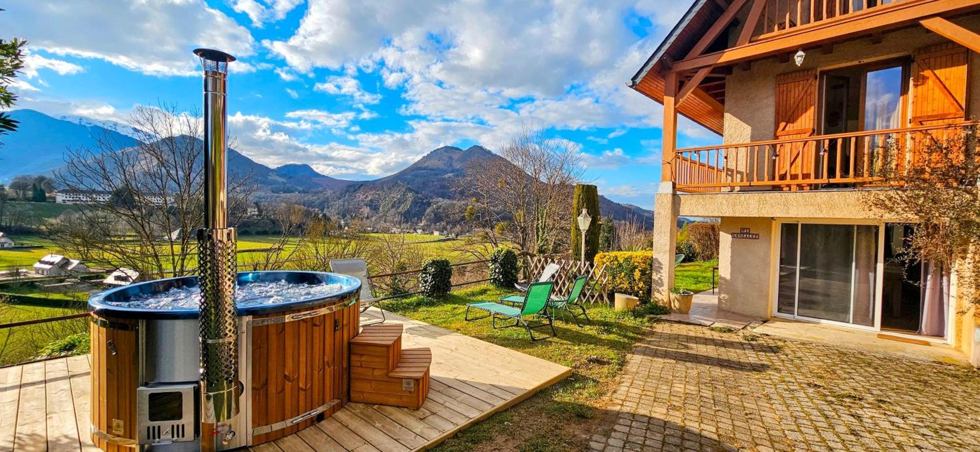 La Bigourdane Grand Gite Confortable & Spa Campan Exterior photo
