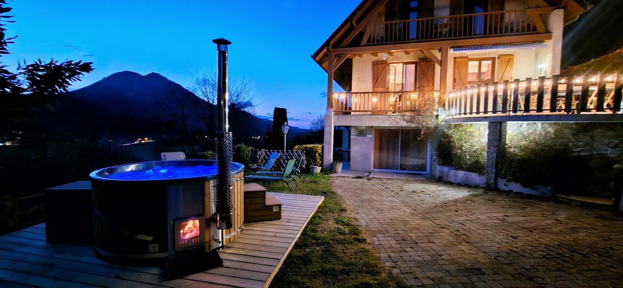 La Bigourdane Grand Gite Confortable & Spa Campan Exterior photo
